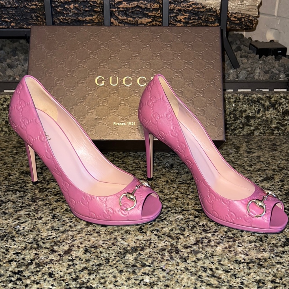 Gucci Guccissima Peep Toe Heels (Peonia Flower)      Sz 39
